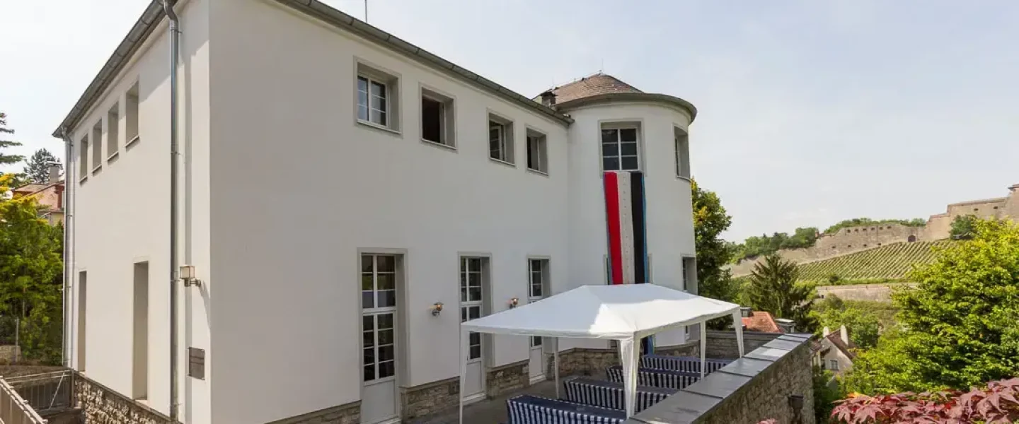Alemannia-Makaria-Wohnheim-Heroshot-1-Das-Haus-Kontakt.webp